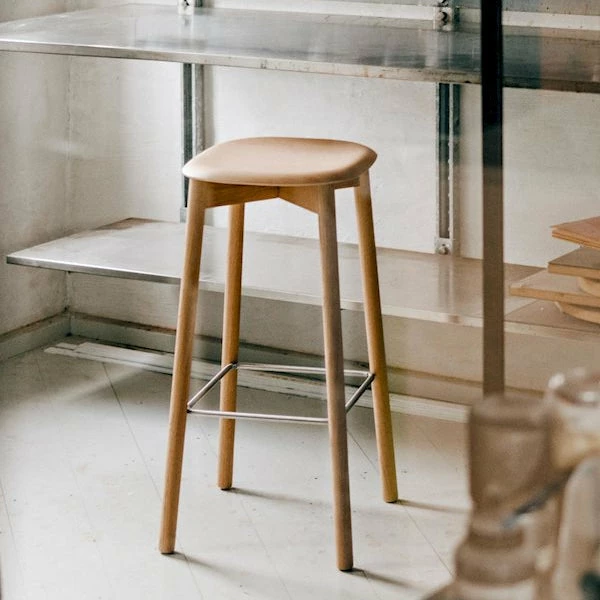 Soft Edge 32 Bar Stool - Image 4